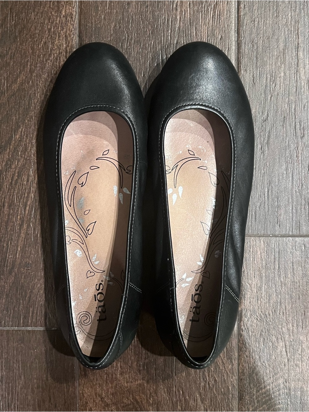 Taos Footwear Black Rounded Rascal Ballet Flats
